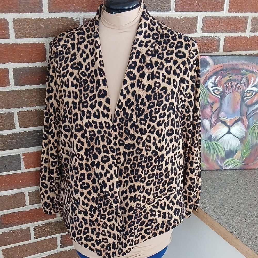 Chic Leopard Print Jacket - Picture 2 of 8
